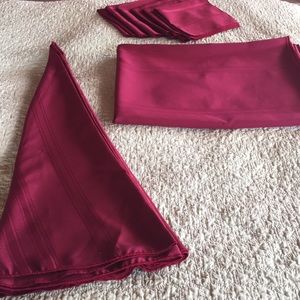 Maroon tablecloth set